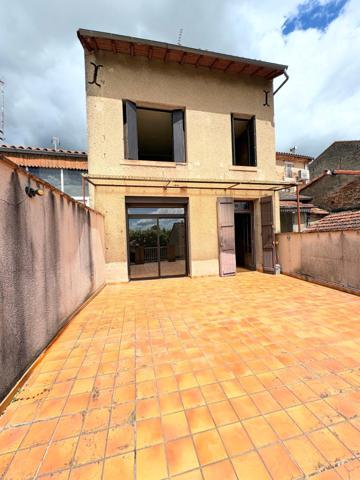 Immeuble mixte avec terrasse, garage et potentiel