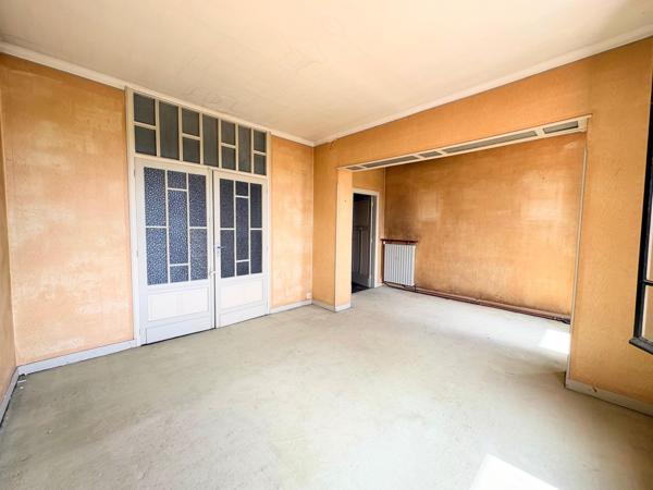 Immeuble mixte avec terrasse, garage et potentiel