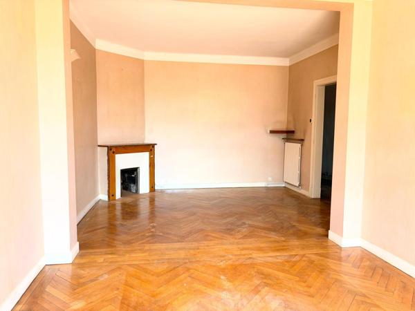 Immeuble mixte avec terrasse, garage et potentiel