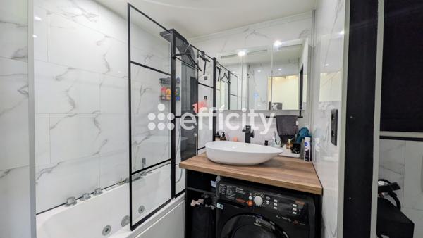 Maison
         4 pièces
        - 70 m² Exclusivité 140 000 € *