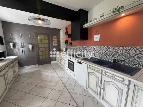 Maison
         5 pièces
        - 118 m² 235 000 € *