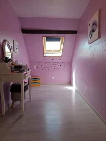 Longère rénovée en 6 pièces,128m2 plancher, double garage,au calme, impasse, au milieu des champs, proche Villaines la Juhel et Pré-en-Pail