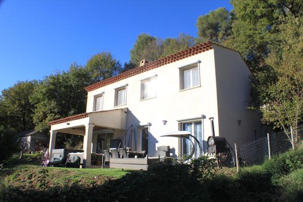 Au calme, votre maison familiale.