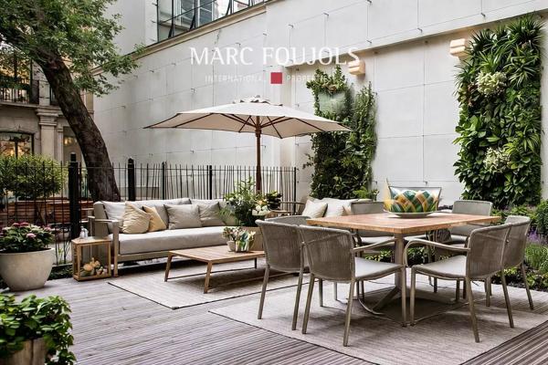 Paris VIII Faubourg Saint Honoré : appartement de 124 m² avec sa terrasse jardin de 67 m²