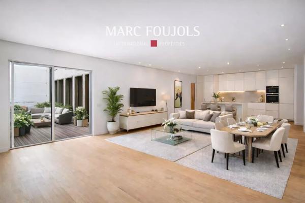 Paris VIII Faubourg Saint Honoré : appartement de 124 m² avec sa terrasse jardin de 67 m²