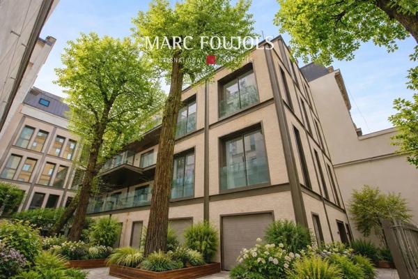 Paris VIII Faubourg Saint Honoré : appartement de 124 m² avec sa terrasse jardin de 67 m²