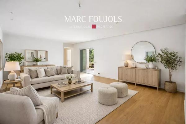 Paris VIII Faubourg Saint Honoré : appartement de 124 m² avec sa terrasse jardin de 67 m²