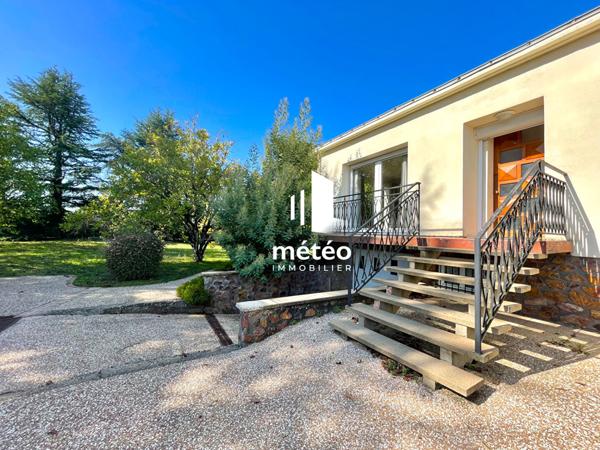 Maison familiale de 130m² habitable avec 4 chambres – 2 garages – Luçon