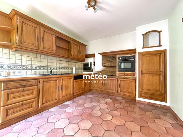 Maison familiale de 130m² habitable avec 4 chambres – 2 garages – Luçon