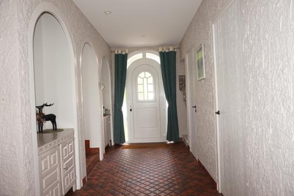 MAISON DANS ENVIRONNEMENT PRIVILEGIE