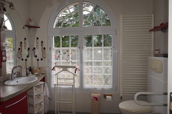 MAISON DANS ENVIRONNEMENT PRIVILEGIE