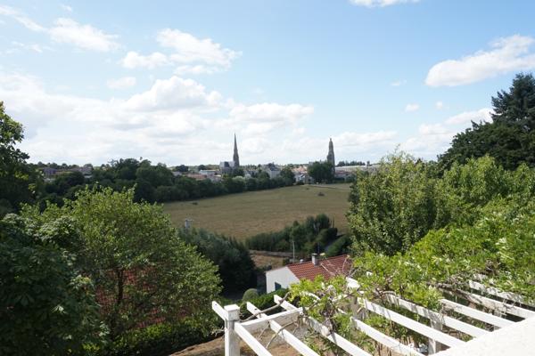 MAISON DANS ENVIRONNEMENT PRIVILEGIE