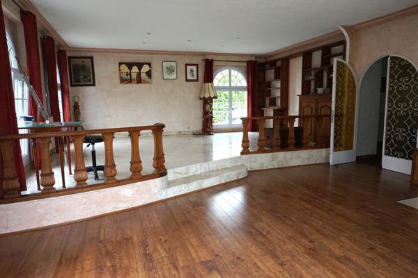 MAISON DANS ENVIRONNEMENT PRIVILEGIE