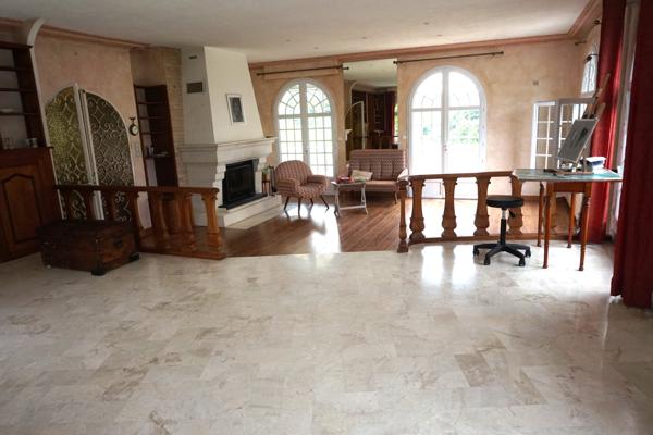 MAISON DANS ENVIRONNEMENT PRIVILEGIE