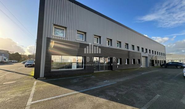 A LOUER : PLATEAU DE BUREAUX D'ENVIRON 122 M² AVEC STATIONNEMENTS AERIENS