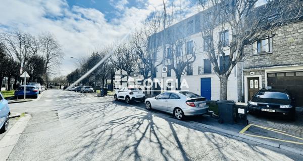 Location Studio meublé 29.1 m² - Saint-cyr-l'école 78210