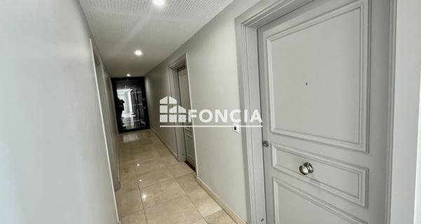 Location Studio meublé 29.1 m² - Saint-cyr-l'école 78210
