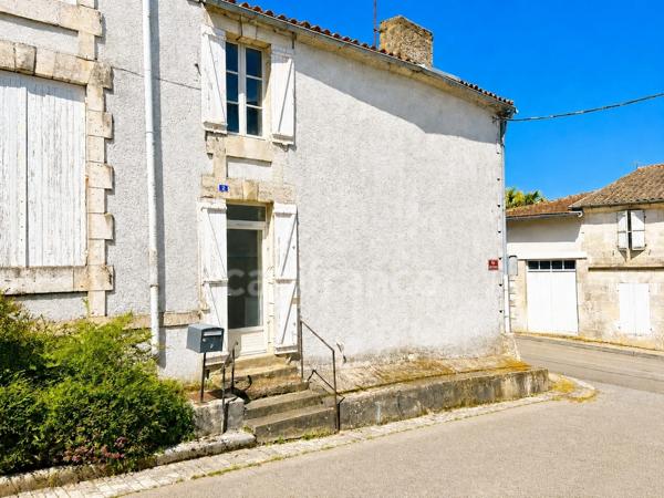 Maison en pierre de 153 m² à rénover avec fort potentiel - Chevanceaux (17)