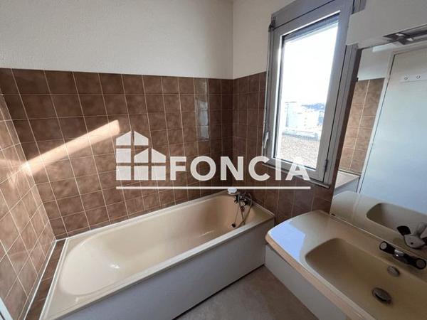 Location Appartement 3 pièces 92.01 m² - 43 TERRASSE RHIN ET DANUBE Bordeaux 33000