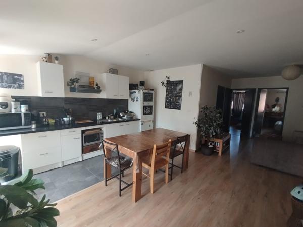 Appartement
                                                                                                                                                                                                                                                                                                                        3 pièce(s)                                                                                                                                                                                                          2 chambre(s)                                                                                                                                                                                                          60.39  m²