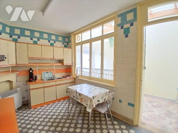 Maison de ville 2ch, jardin, beau séjour et combles aménageables