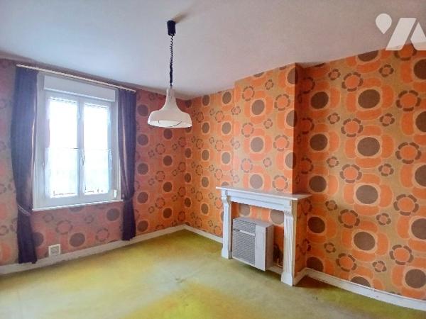 Maison de ville 2ch, jardin, beau séjour et combles aménageables