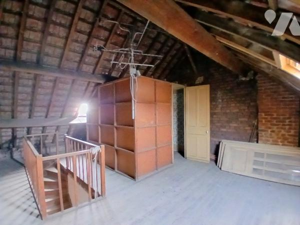 Maison de ville 2ch, jardin, beau séjour et combles aménageables