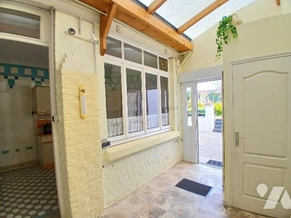 Maison de ville 2ch, jardin, beau séjour et combles aménageables