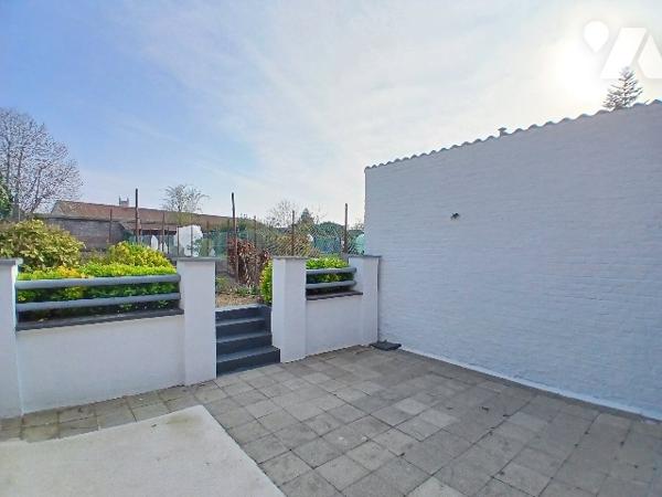 Maison de ville 2ch, jardin, beau séjour et combles aménageables