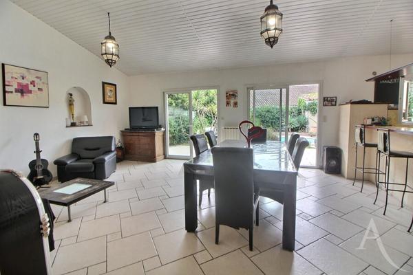 Echoppe 4 pièces avec garage et piscine