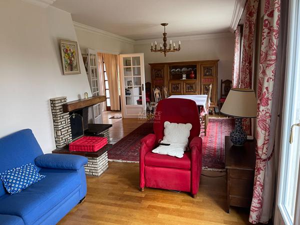 Maison LE MESNIL LE ROI - 5 pièce(s) - 3 chambres €830 000 **  - Référence  13088