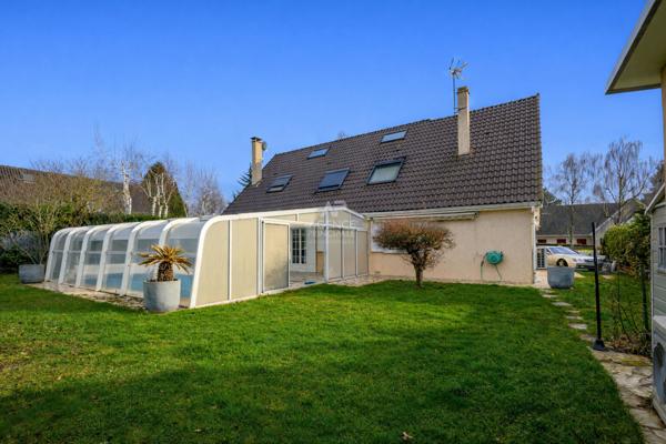 MAISON FAMILIAL AVEC PISCINE - LA QUEUE-EN-BRIE : À DEUX PAS DU GOLF D'ORMESSON €600 000 ** - Référence 6626-NG
