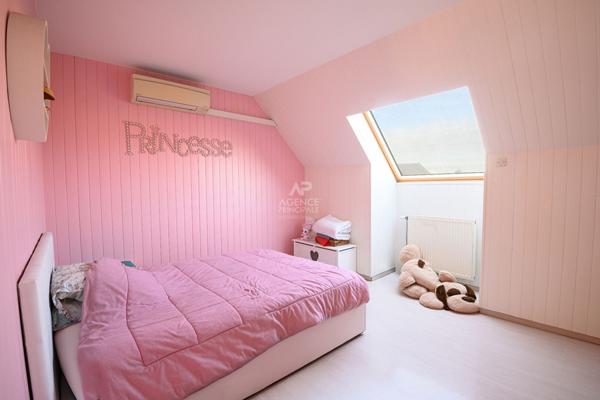 MAISON FAMILIAL AVEC PISCINE - LA QUEUE-EN-BRIE : À DEUX PAS DU GOLF D'ORMESSON €600 000 ** - Référence 6626-NG