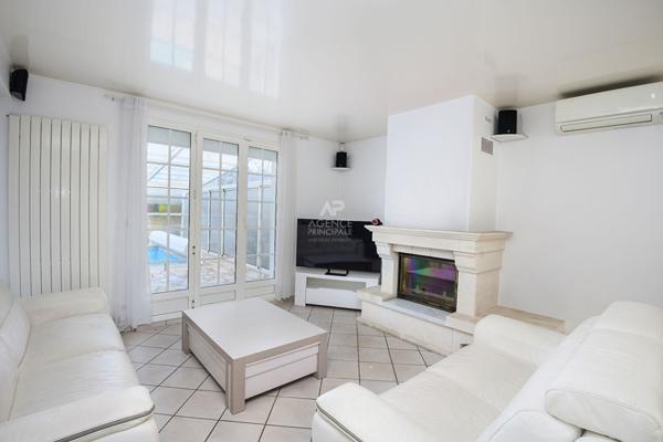 MAISON FAMILIAL AVEC PISCINE - LA QUEUE-EN-BRIE : À DEUX PAS DU GOLF D'ORMESSON €600 000 ** - Référence 6626-NG