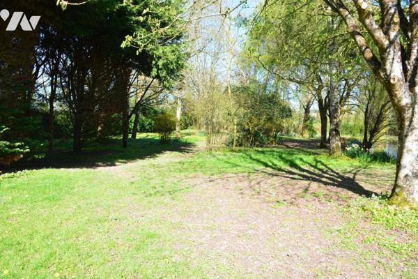 vente sur la commune de Bouère un terrain loisirs avec un étang et un hangar