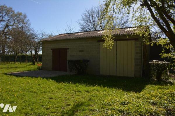 vente sur la commune de Bouère un terrain loisirs avec un étang et un hangar