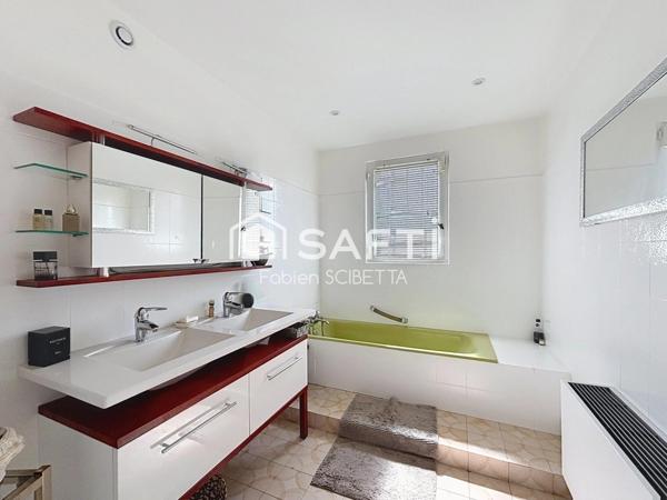 Propriété 7 pièces de 200 m2