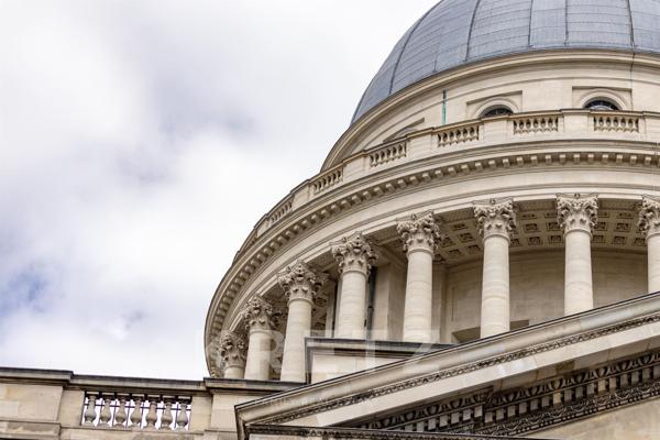 Appartement rénové face au Panthéon