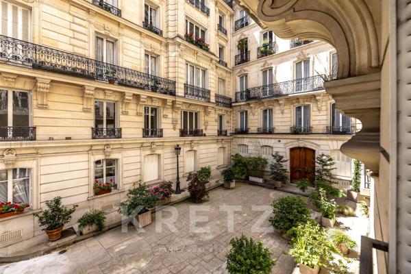 Appartement rénové face au Panthéon