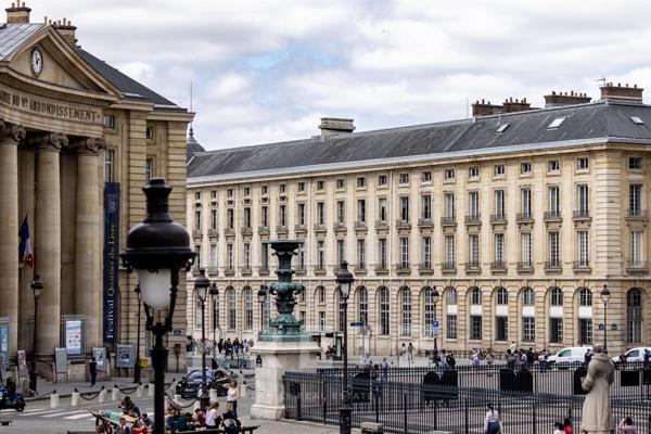 Appartement rénové face au Panthéon
