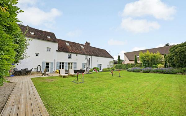 Maison à vendre    7 pièces • 350 m2 Lésigny