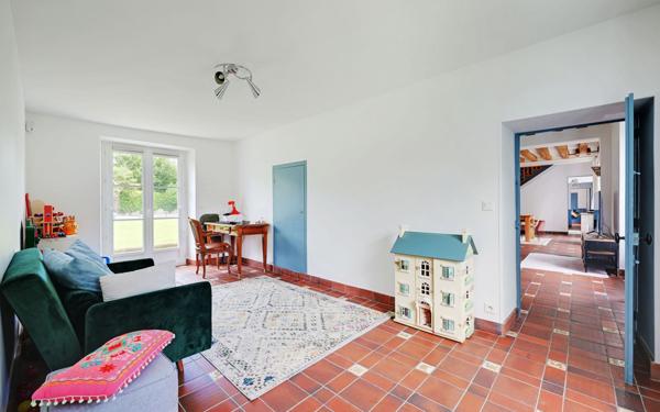 Maison à vendre    7 pièces • 350 m2 Lésigny