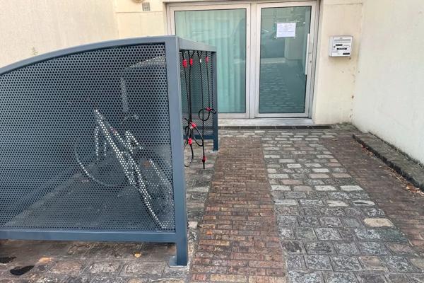 Local Commercial
         6 pièces
        - 187 m² 570 000 € *