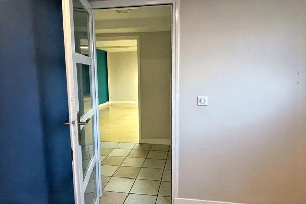 Local Commercial
         6 pièces
        - 187 m² 570 000 € *
