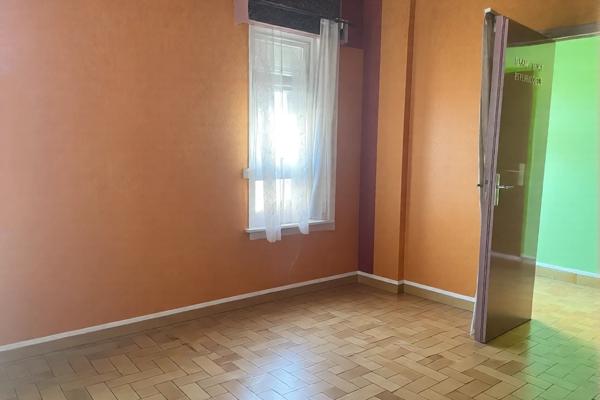 Local Commercial
         6 pièces
        - 187 m² 570 000 € *