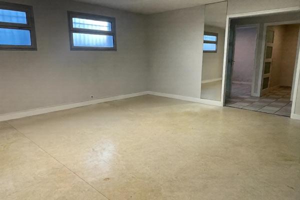 Local Commercial
         6 pièces
        - 187 m² 570 000 € *