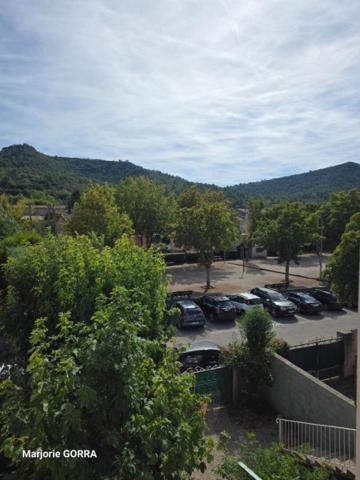 ROUGIERS MAISON DE VILLAGE T3 AVEC JARDIN