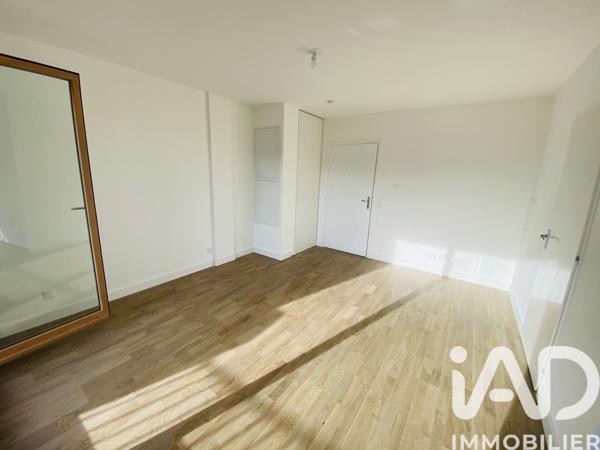 Location appartement 1 pièce 32 m² Saint-Cyr-l'École
