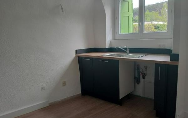 Appartement à louer    3 pièces • 65,08 m2    Meyrannes