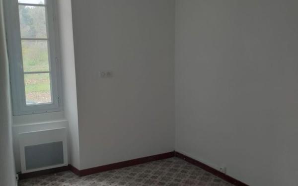 Appartement à louer    3 pièces • 65,08 m2    Meyrannes